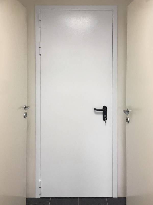 Дверь с внешней стороны (фитнес-клуб SportStar, ул. Ясеневая, 26)