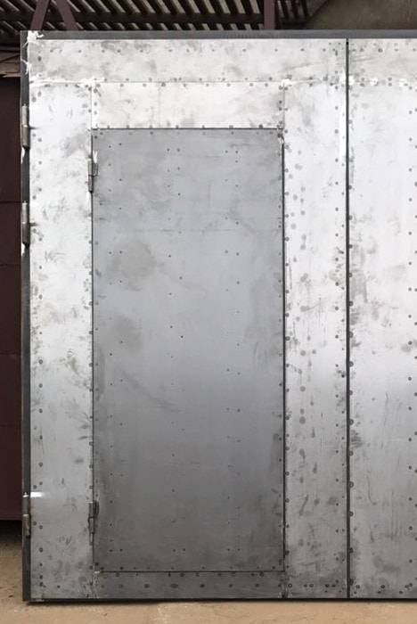 Калитка на двустворчатых противопожарных воротах Калитка на двустворчатых противопожарных воротах